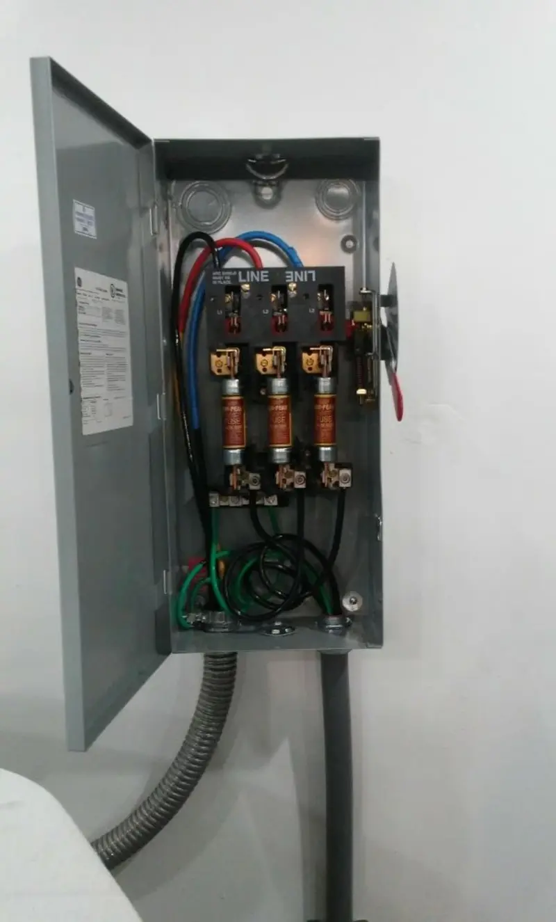 Three-phase disconnect switch installed for Smoke Detector Installation in Beekman