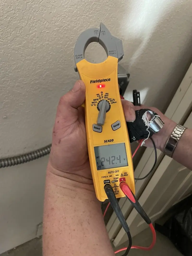 Voltage testing with clamp meter during Generator Installation in Beekman